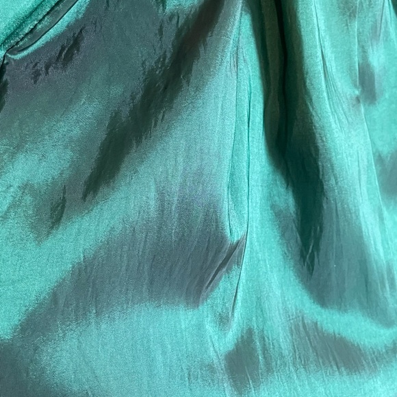 Gorgeous vivid forest green sequin and taffeta ball gown by Jessica Howard! - Picture 4 of 5